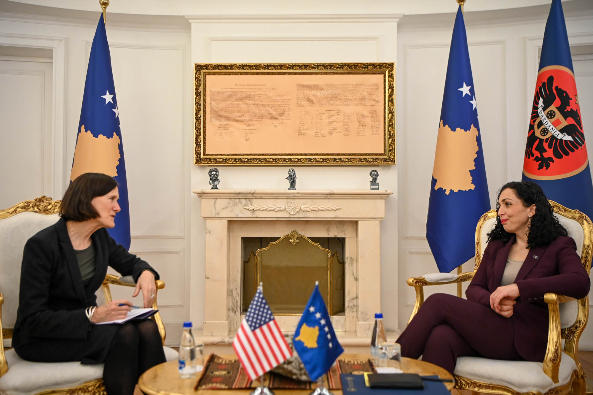 Presidentja Osmani takon zyrtaren amerikane, diskutojnë për zhvillimet e fundit në Kosovë