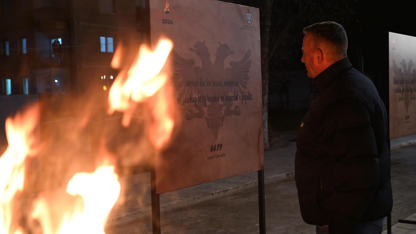 Ndizen flakadanët në kuadër të manifestimit “Flaka e Janarit”