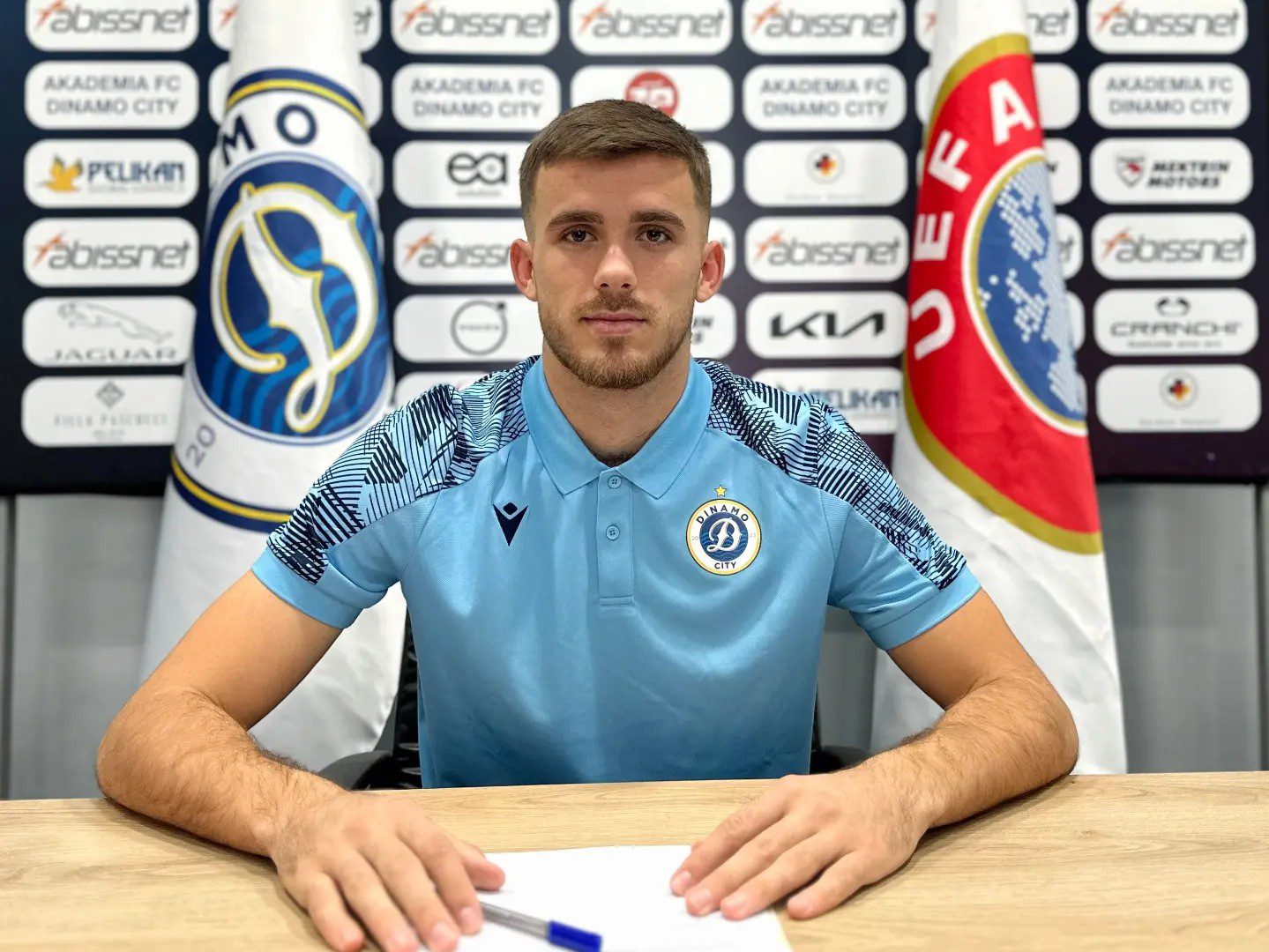 Ardit Tahiri i bashkohet Dinamo Cityt