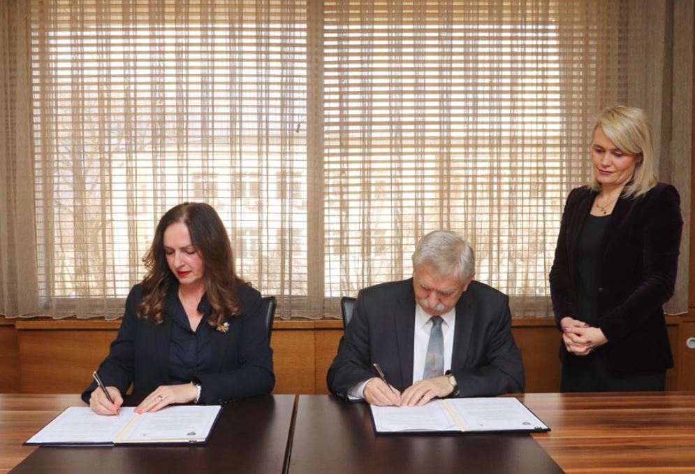 Nagavci takohet me ambasadorin e Hungarisë, nënshkruajnë Memorandumin e Bashkëpunimit për bursat