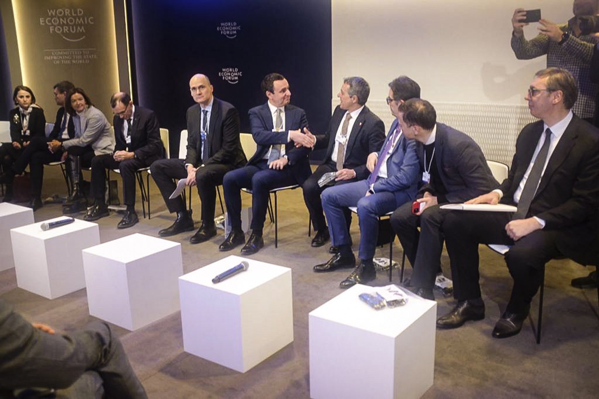 Kurti në panel me Vuçiqin në Davos, ku u fol për sigurinë gjeopolitike të rajonit