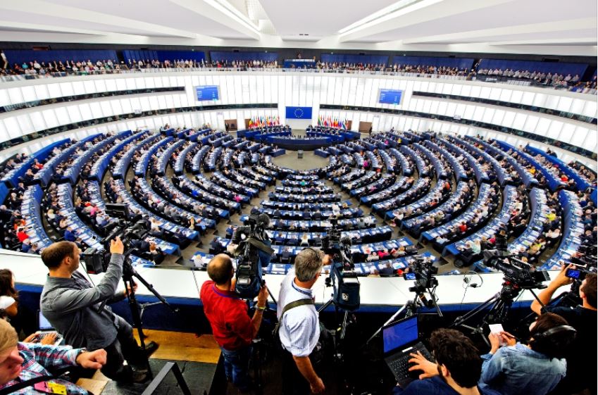 Zyrtarja e PE-së: Ndërmjetësuesit anojnë kah Serbia në dialog