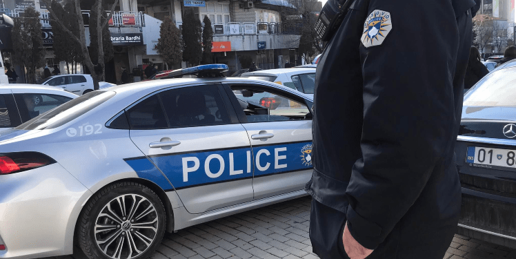 Arrestohen dy shqiptarë dhe një serb në Leposaviq, kapen duke kontrabanduar mallra