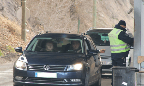 Automjetet me targa RKS po lëvizin lirshëm nëpër Serbi