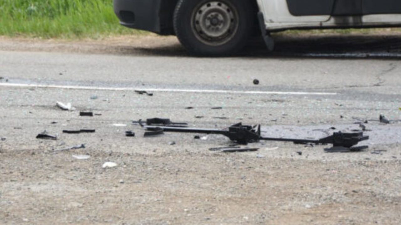 Aksident mes tri veturave në Gjilan, dy persona të lënduar