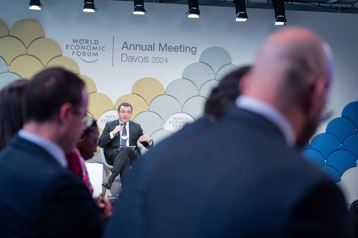Kryeministria për fjalimin e Kurtit në Davos: Të pranishmit uruan me entuziazëm përparimin e Kosovës