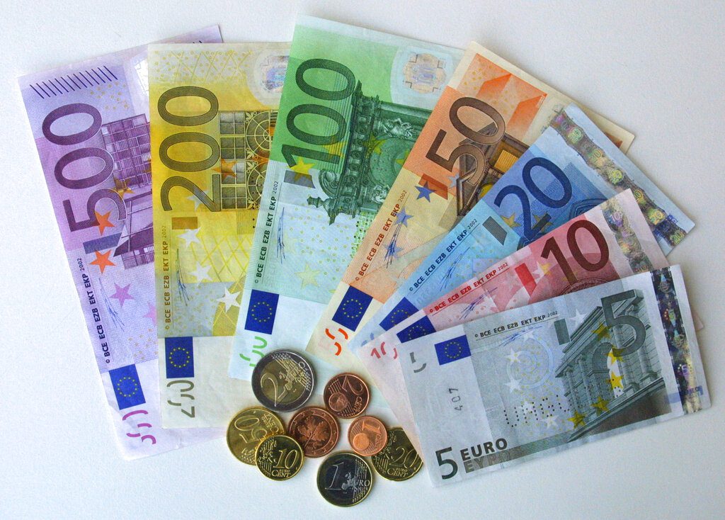 BQK: Nga 1 shkurti, pagesat në Kosovë do të kryhen veç me euro