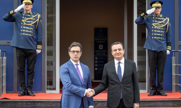 Pendarovski: Përkrahim aspiratat euroatlantike të Kosovës, përmes KFOR-it do të kontribuojmë në paqe