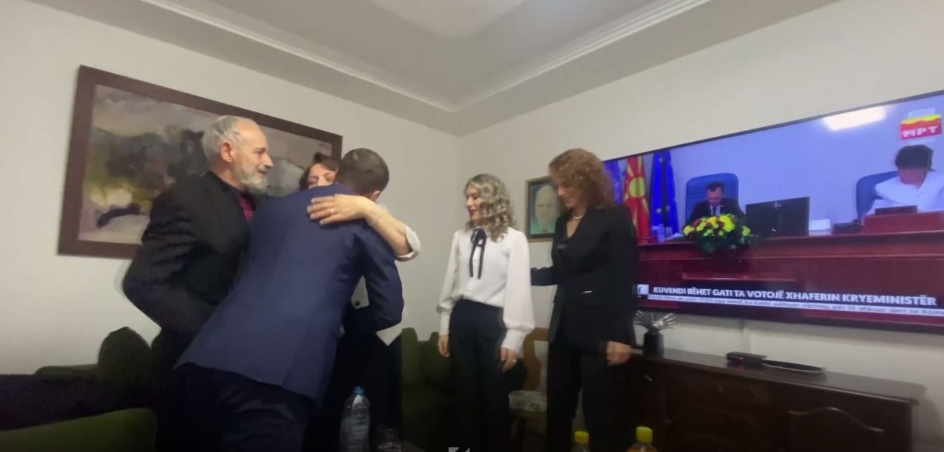 Momentet e gëzimit në familjen e Xhaferit, kur ai zgjedhet kryeministër