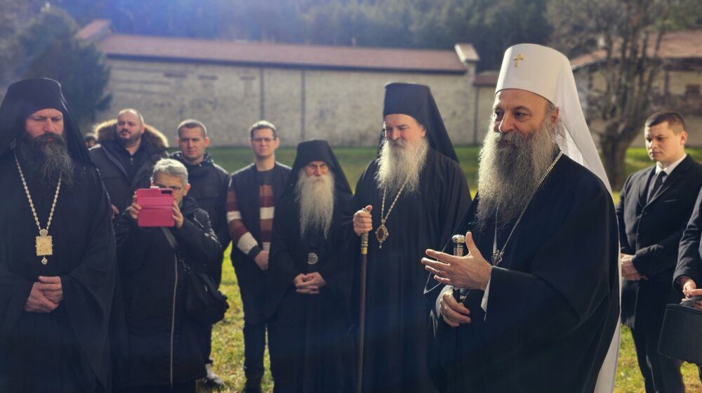 Porfirije, murgjve në Manastirin e Deçanit: Nuk mbrohet Kosova në Youtube e Twitter