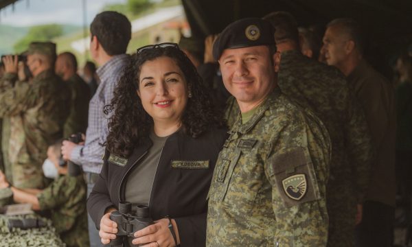 Prindon Sadriu “zbulon” për publikun arsyen se pse Policia u furnizua me armë të gjata