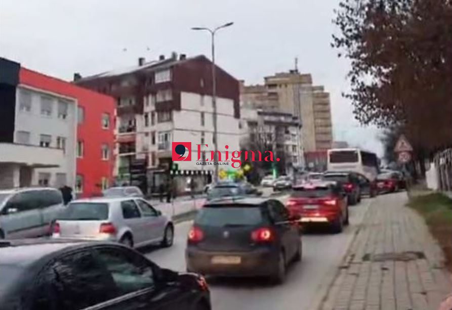 Aksidentohet autobusi me një veturë afër Spitalit Rajonal të Gjilanit