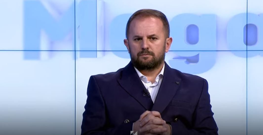 Raci: Kryeministri Kurti nuk po e bën çështje politike dinarin 