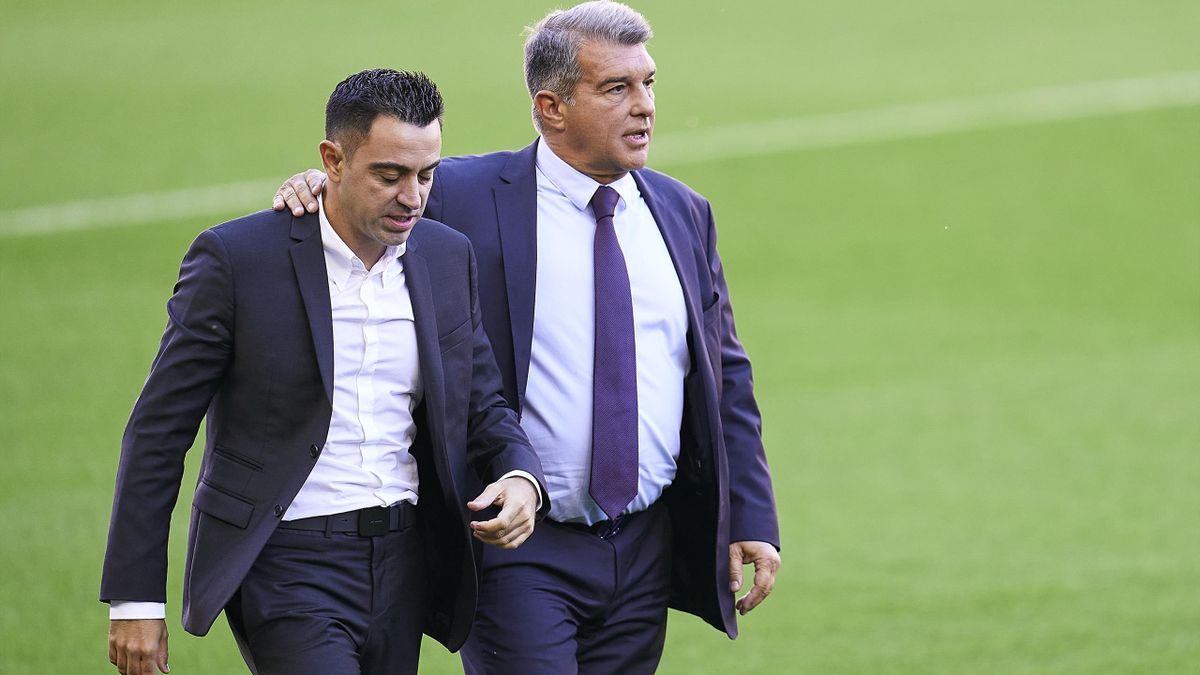 Presidenti i Barcelonës i kërkon Xavit që mos të largohet në fund të sezonit