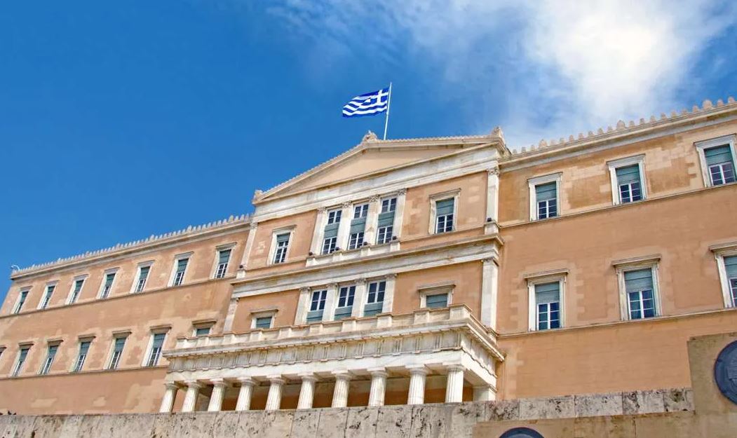 Greqia përshpejton lejet e qëndrimit, përfitojnë mijëra shqiptarë