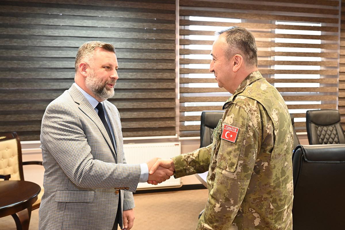 Komandanti i KFOR-it takohet me kryetarin e Shtërpcës, bisedojnë për situatën e sigurisë