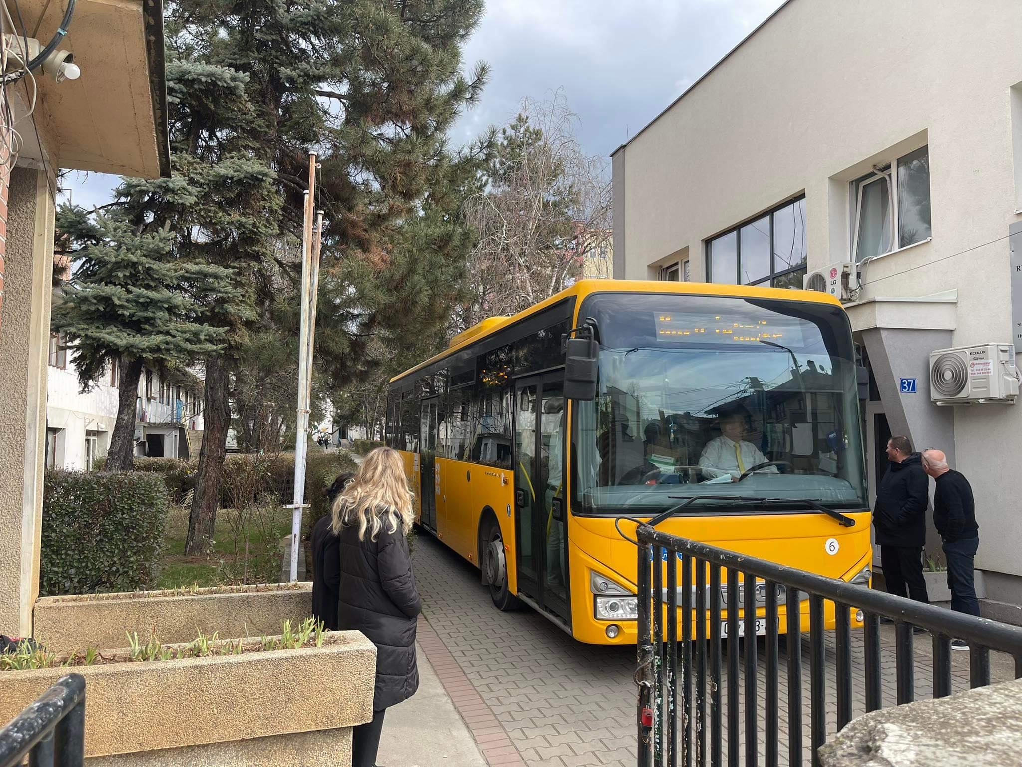 Prishtinë: Të moshuarit kthehen në Shtëpinë e të Moshuarve që u përfshi nga zjarri