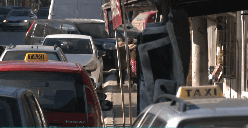 Taksistët serbë në veri vëzhgojnë Policinë