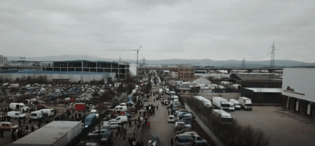 Liberalizimi i vizave “i merr në qafë” tregtarët e veturave në Prishtinë 