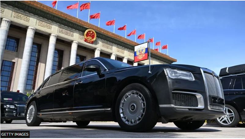 Vladimir Putin i dhuron makinë luksoze Kim Jong Un-it të Koresë së Veriut