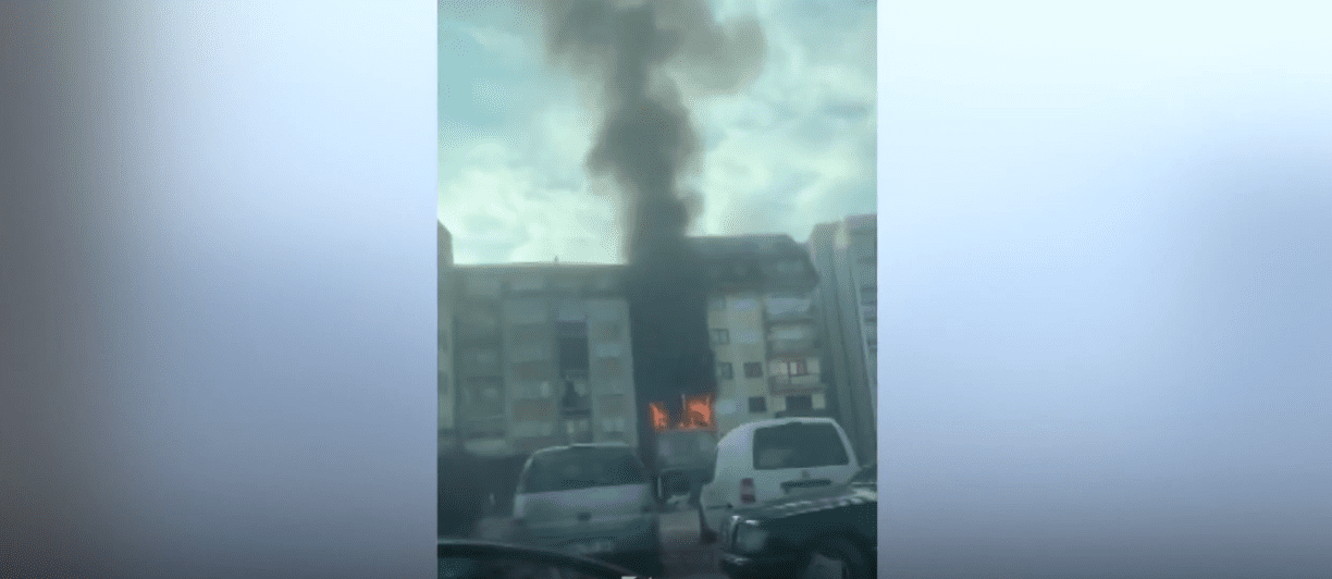 Kaplohet nga zjarri një banesë në Ferizaj, s’ka të lënduar