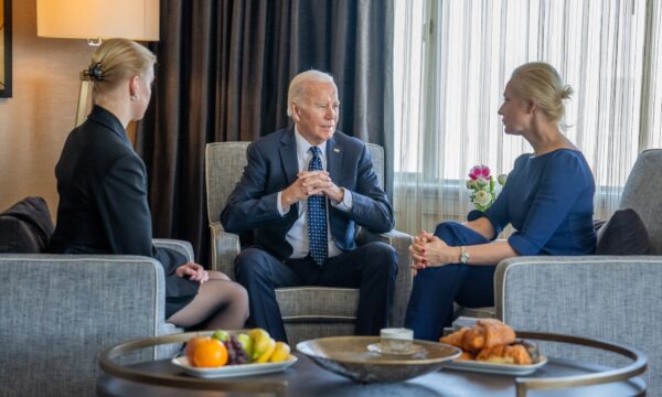 Biden pret gruan dhe vajzën e Navalny: Guximi i tij do të jetojë te njerëzit që luftojnë për demokracinë në Rusi