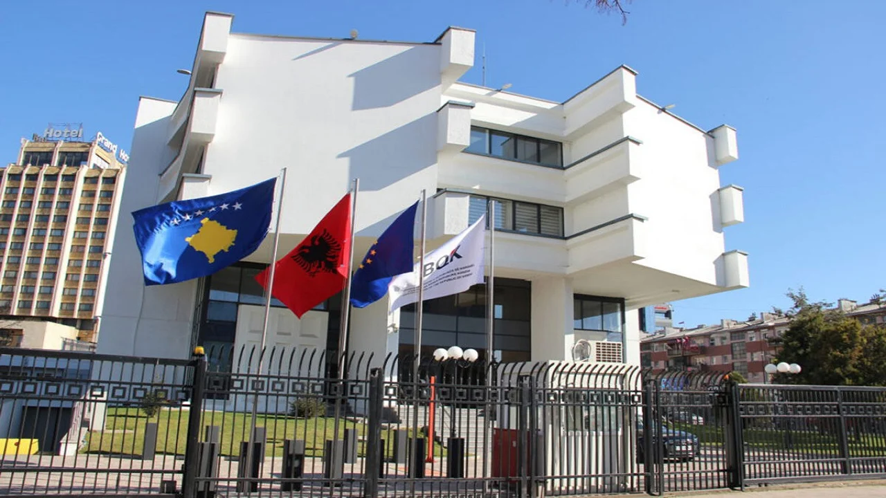 Vazhdojnë vizitat e diplomatëve në BQK, ambasadori austriak takohet me guvernatorin