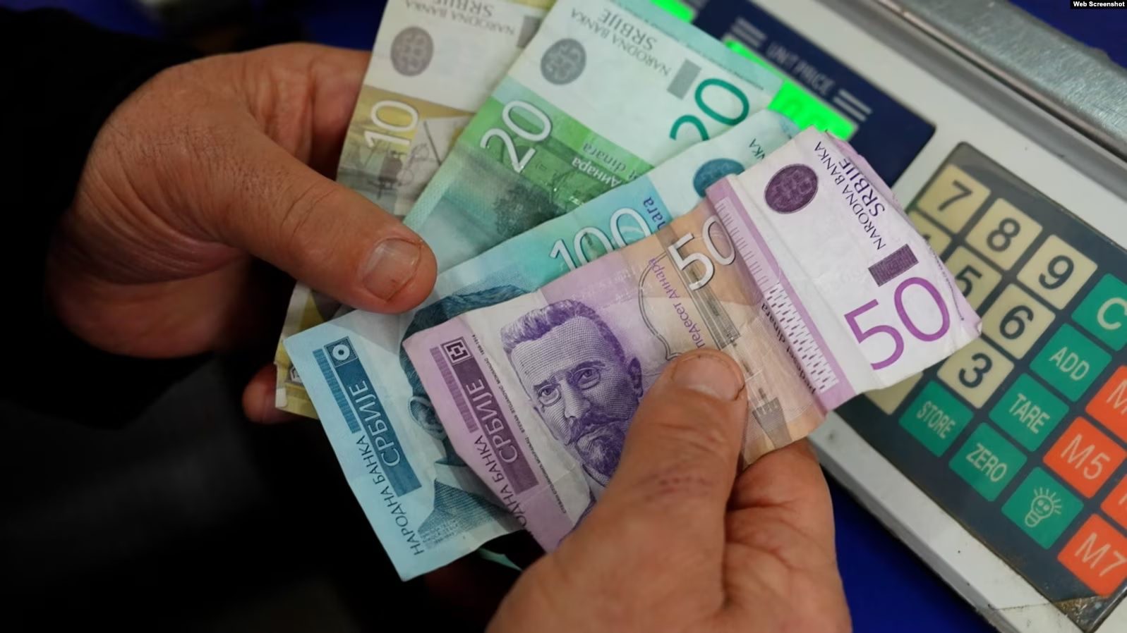 Kosova dhe Serbia me propozime “larg njëra-tjetrës” për çështjen e dinarit