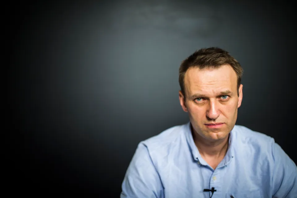Raportohet se Navalny u la jashtë në -27 gradë Celsius dhe më pas u mbyt me një të goditur në zemër