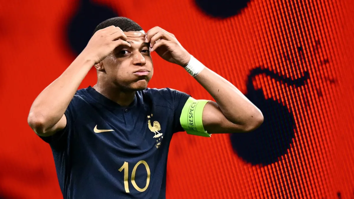 Çfarë po ndodh? Mbappe shihet në Barcelonë!