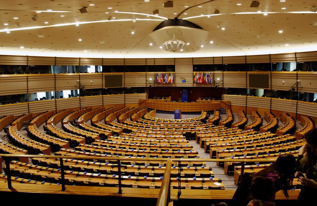 Eurodeputetët kërkojnë nga KE që të mos i njohë rezultatet e zgjedhjeve në Serbi