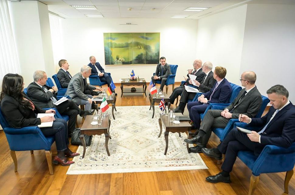 Kurti takon ambasadorët e shteteve të QUINT-it dhe Shefin e Zyrës së BE-së në Kosovë