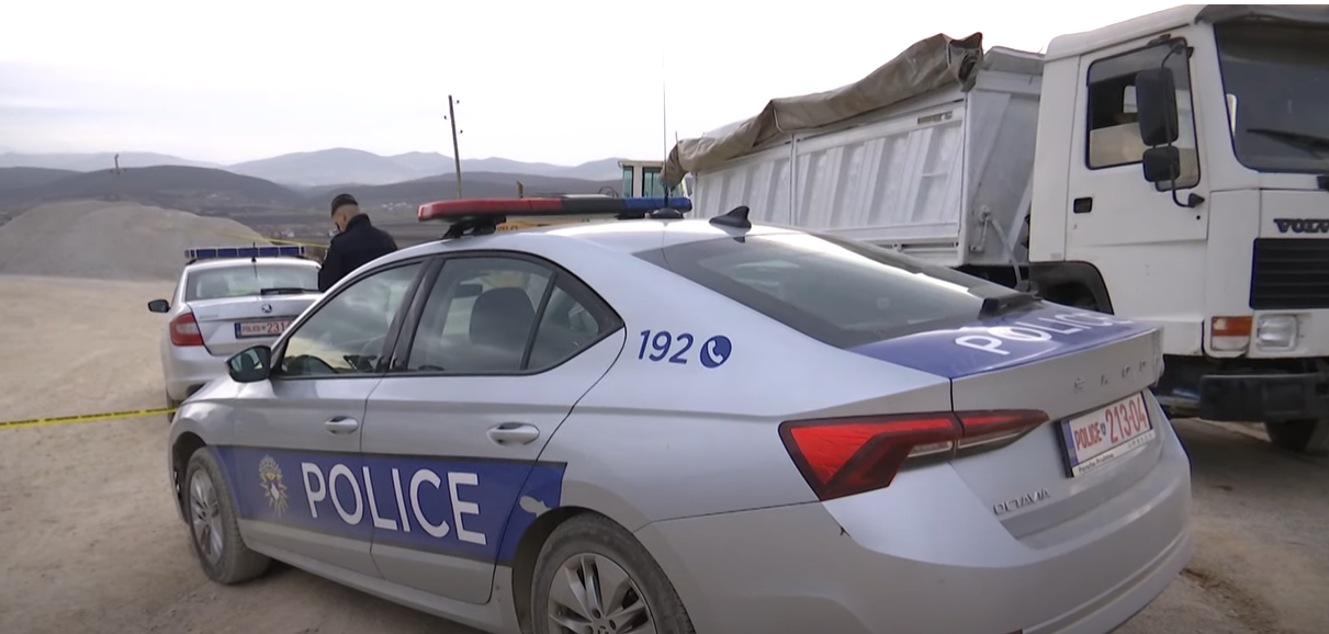 Lirohet i dyshuari që e goditi për vdekje me ekskavator punëtorin në Skenderaj