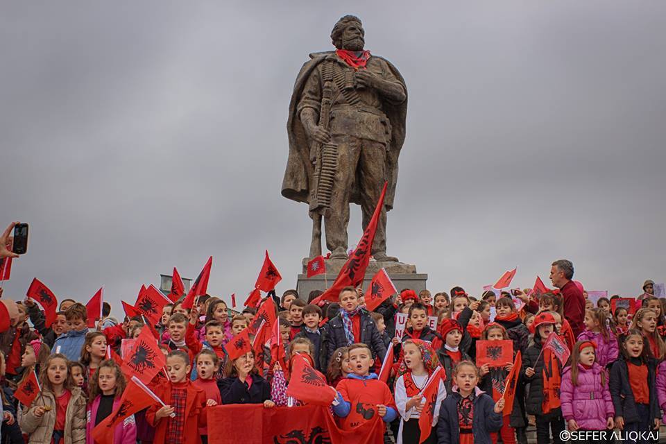 Hapet konkursi për krijimin e sheshit monumental të Adem Jasharit