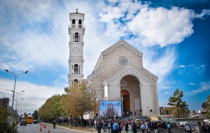 Sot shënohet mesha e Pashkëve në Katedralen “Shën Nënë Tereza”
