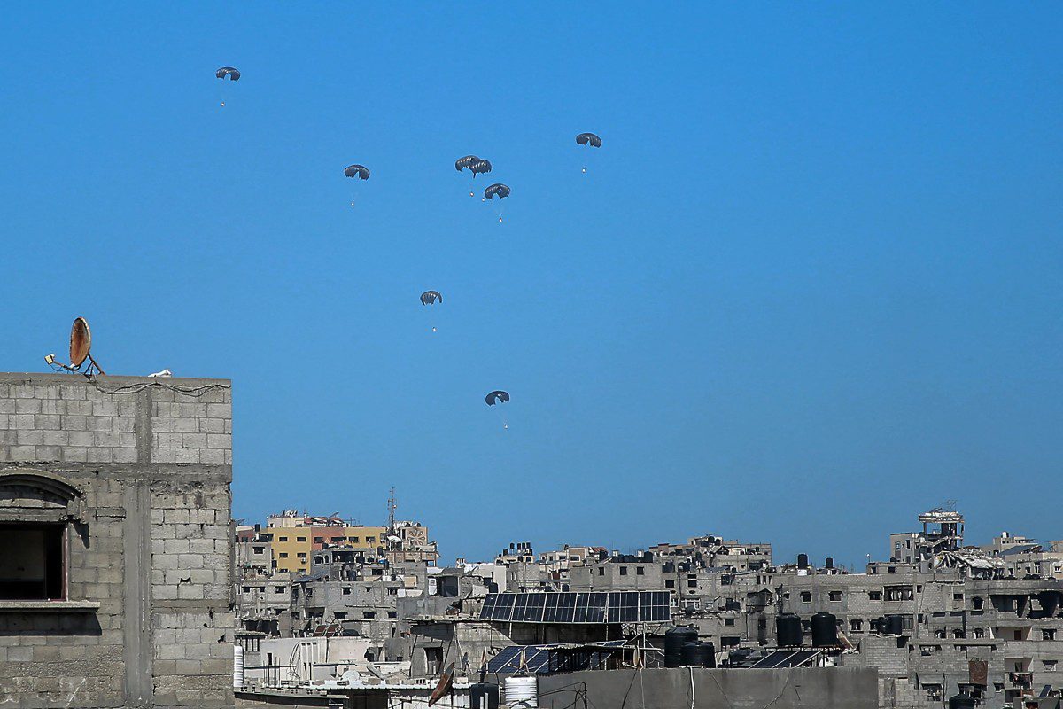 Pesë persona vdesin në Gaza, shkak dështimi i parashutës së ndihmave