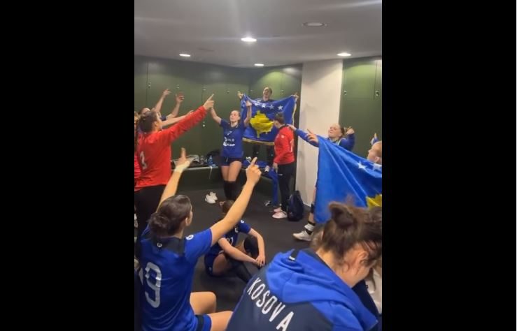 “Në Prekaz te Baca Adem”, kështu festojnë vajzat e Kosovës U18 kualifikimin në Botëror