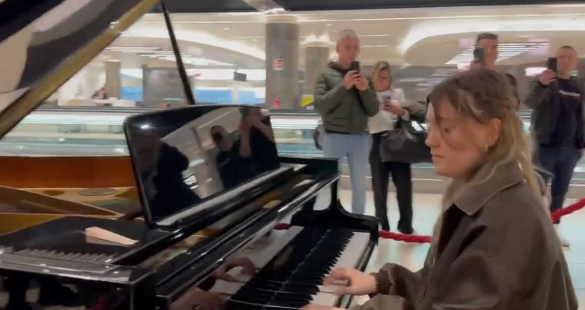 Filharmonia e Kosovës koncert të shkurtër në Aeroportin e Romës: “Unë biri yt Kosovë”