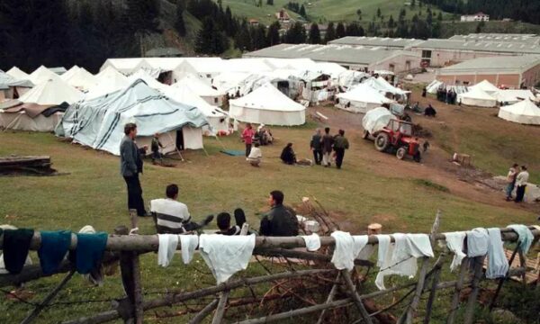 Rrëfimi i gazetarit kroat për luftën e Kosovës, Gjukanoviq tha: Merrini të gjithë refugjatët, ushtria nuk do t’i prekë