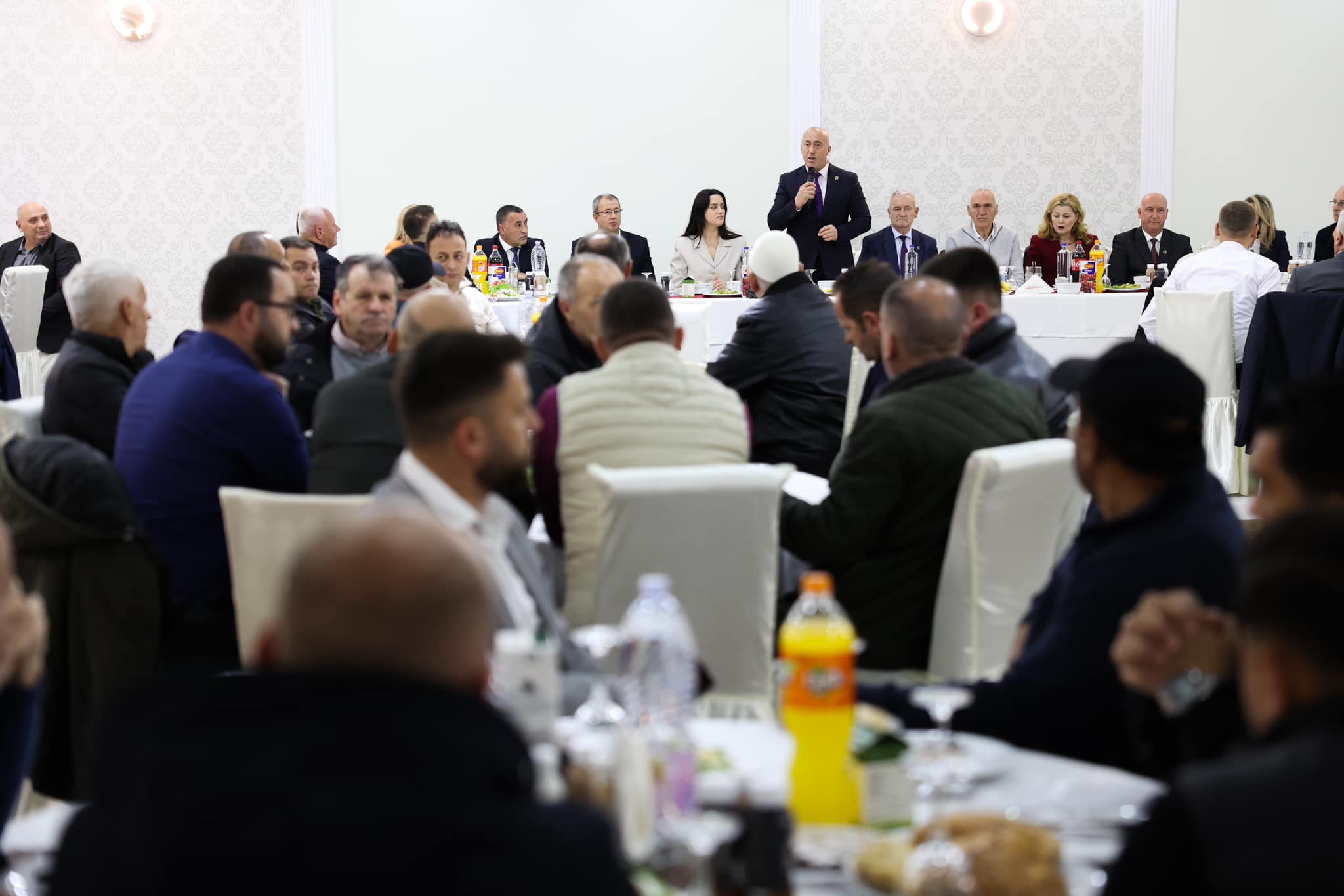 Haradinaj shkon për iftar në Klinë: Kosova kurrë s’ka pasur më shumë nevojë për AAK-në se sot