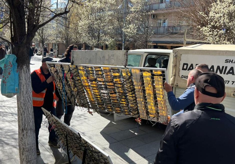 Inspektorati i Prishtinës zhvillon aksion për largimin e shitësve ambulant nga sheshet qendrore