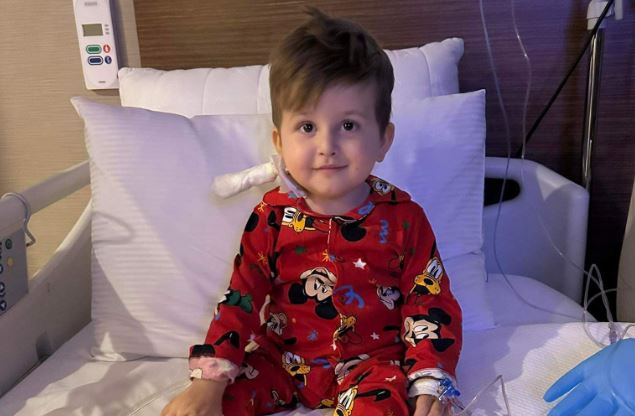 Familja nga Peja kërkon ndihmë për djalin e tyre 2-vjeçar që i duhet transplant i veshkës