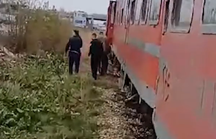 Publikohen pamjet nga aksidenti ku treni goditi këmbësoren