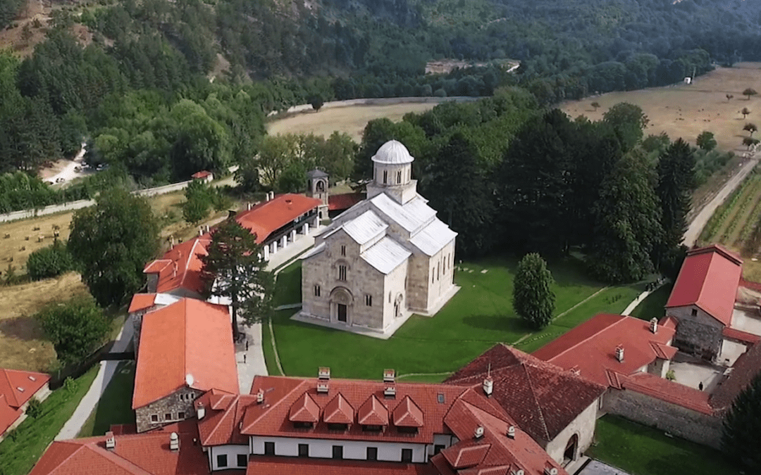 Tokat e Manastirit të Deçanit “kompromisi” i Kosovës për anëtarësimin në KiE