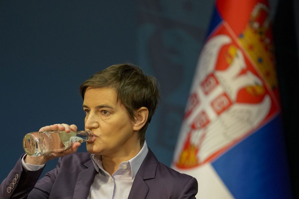 Ana Bërnabiq, kryetarja e re e Kuvendit të Serbisë – opozita me një mori kritikash