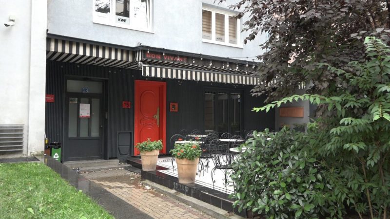 Mbyllja e kafiterive “me emër” në kryeqytet po cilësohet si shqetësuese