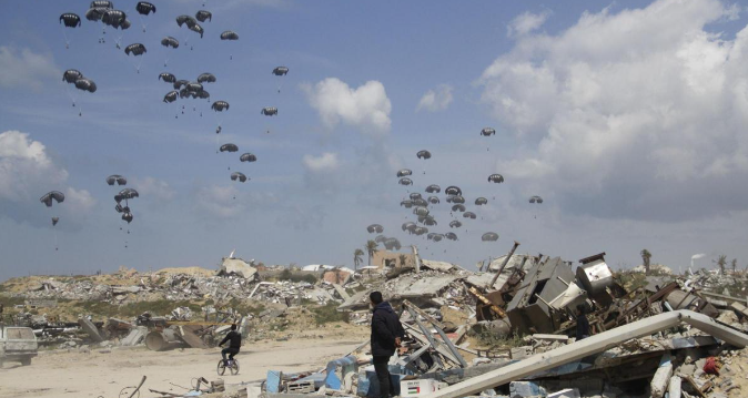 Pesë të vrarë e dhjetëra të plagosur në kaosin e shpërndarjes së ndihmave në Gaza