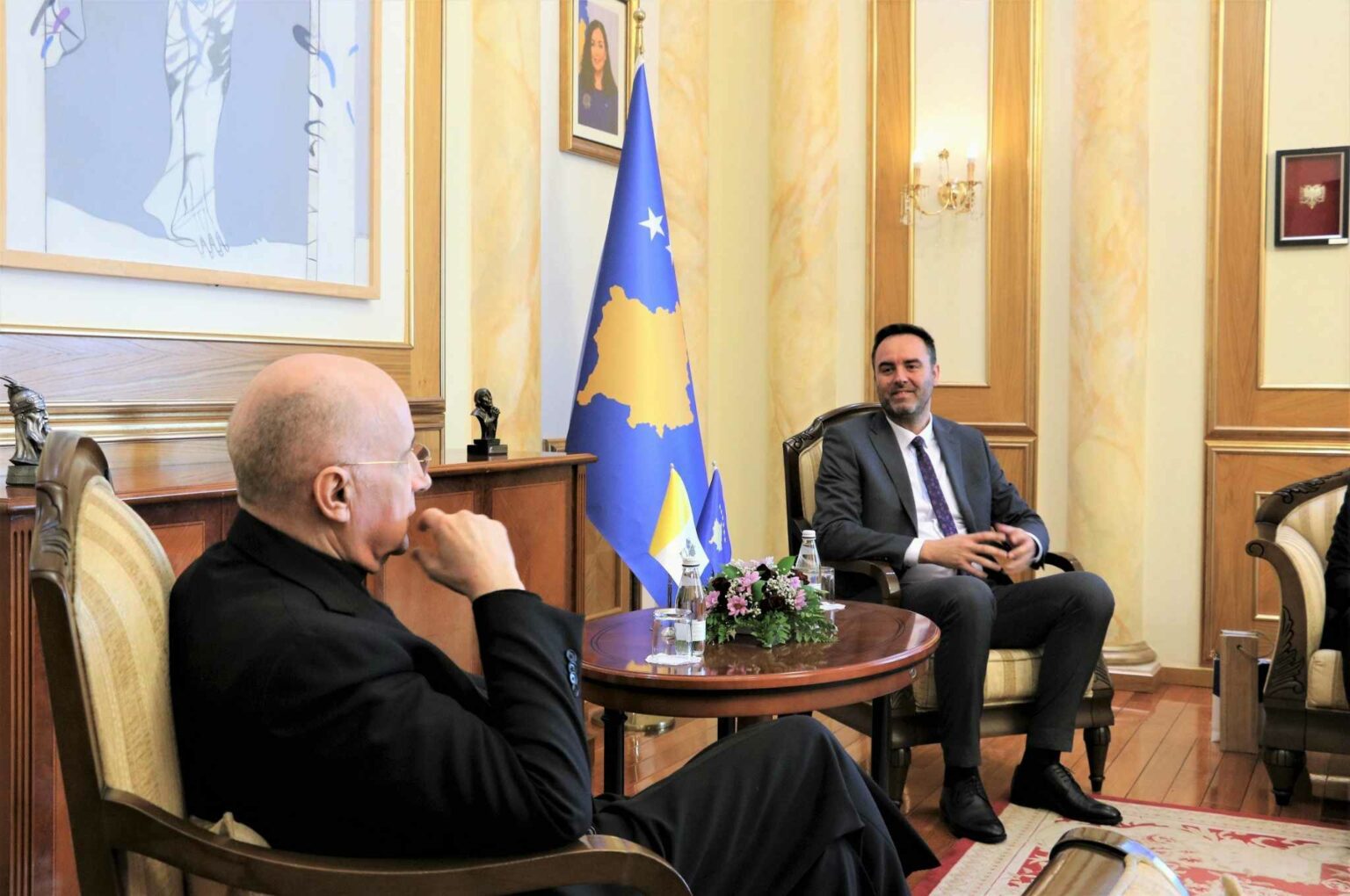 Kosova dhe Vatikani duhet të shkojnë drejt njohjes reciproke si shtete, thotë Konjufca në takim me Delegatin Apostolik të Selisë së Shenjtë