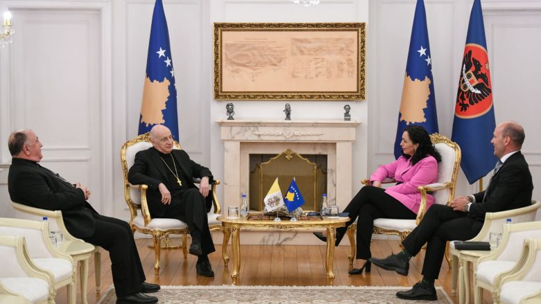 ​Osmani me Speich diskutojnë mundësitë e bashkëpunimit Kosovë-Vatikan