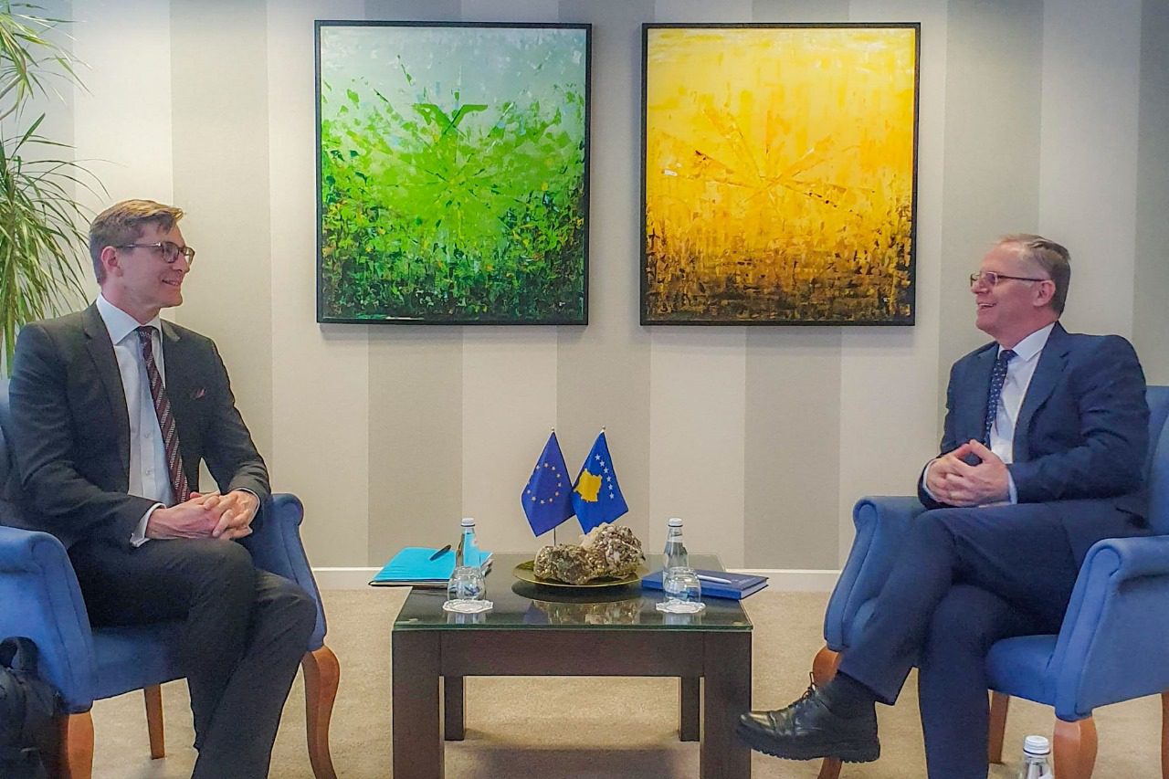 Bislimi takon zëvendësdrejtorin e Shërbimit të Jashtëm Evropian, thekson nevojën për heqjen e masave të BE-së ndaj Kosovës